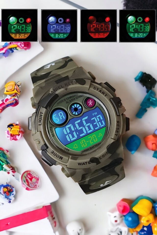 4 Farklı Işıklı, Alarmlı, Kronometreli Asker Yeşili Kamuflaj Erkek Çocuk Kol Saati (5-10 Yaş)