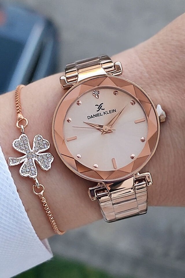 Kesme Camlı 33 mm Rose Gold Şık Kadın Kol Saati, Zirkon Taşlı Bileklik Hediyeli
