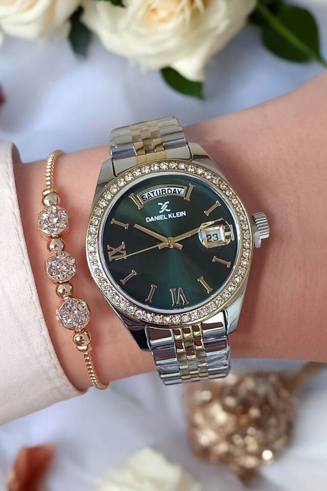 33 mm Jübile Bilezik Altın/Metalik Yeşil Kadran Takvimli Kadın Kol Saati, Taşlı Bileklik Hediyeli