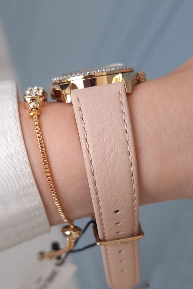 Takvimli, Altın Sarısı Taşlı Kasa Krem Deri Kayışlı Kadın Kol Saati, Taşlı Bileklik Hediyeli