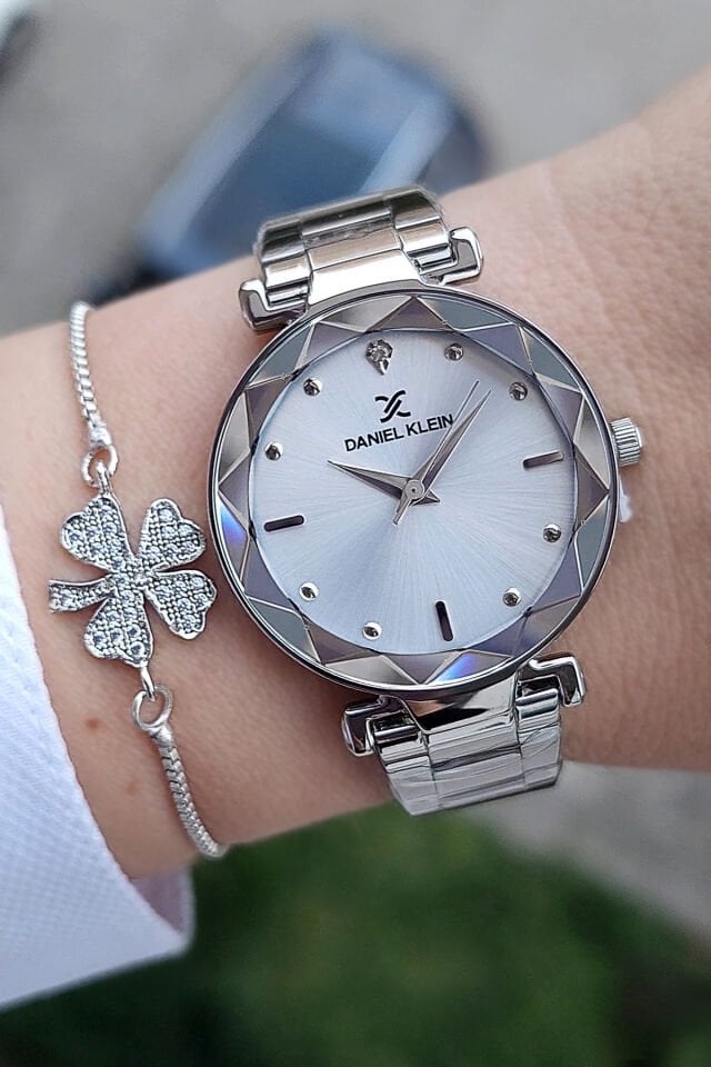 Kesme Camlı 33 mm Metalik Şık Kadın Kol Saati, Zirkon Taşlı Bileklik Hediyeli