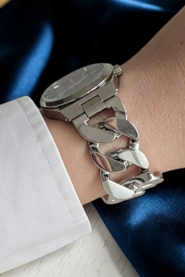 Zincir Model Çelik Bilezik Lacivert Kadran Metalik Kadın Kol Saati