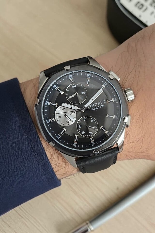 Tüm Fonksiyonları Aktif Siyah Deri Kayışlı Erkek Kol Saati