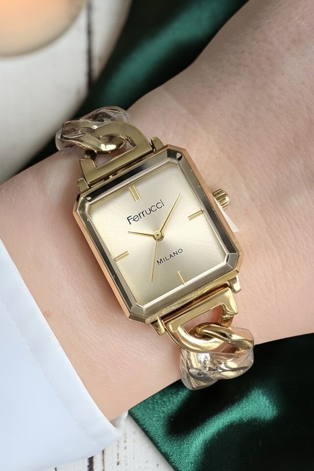 Zincirli Model Çelik Bilezik Altın Sarısı Kadın Kol Saati