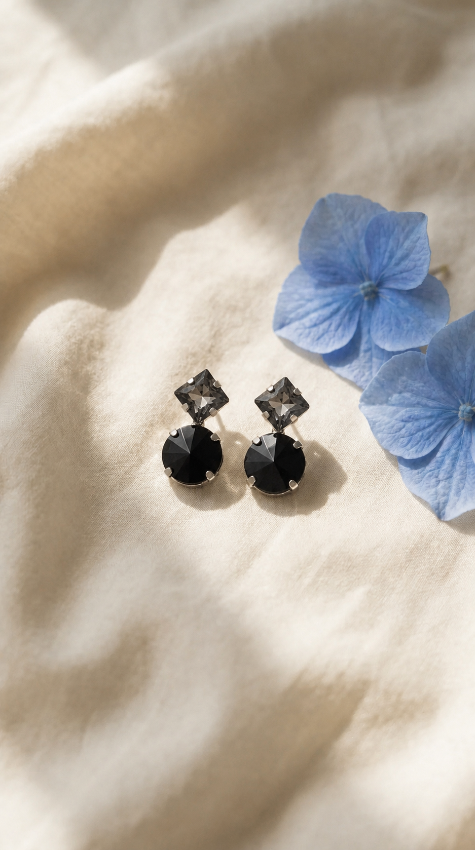Valmont Accessories Siyah Kristal Taşlı Yuvarlak Form Kadın Küpe Işıltılı Şık Tasarım