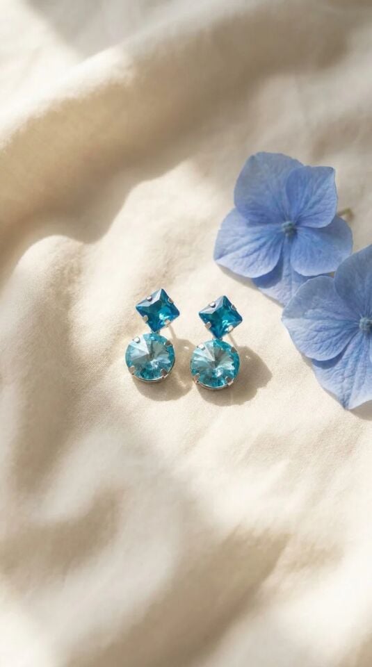 Valmont Accessories Turkuaz Kristal Taşlı Yuvarlak Form Kadın Küpe Işıltılı Şık Tasarım