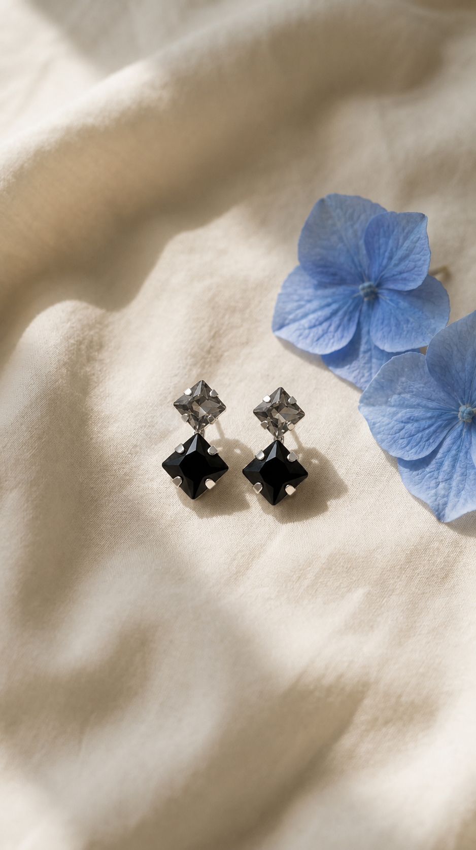 Valmont Accessories Siyah Kristal Taşlı Karo Form Kadın Küpe Işıltılı Şık Tasarım