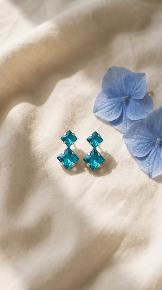 Valmont Accessories Turkuaz Kristal Taşlı Karo Form Kadın Küpe Işıltılı Şık Tasarım