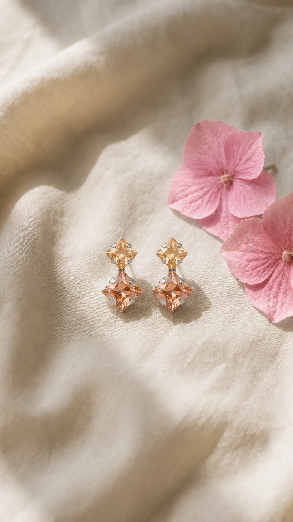 Valmont Accessories Pembe Kristal Taşlı Karo Form Kadın Küpe Işıltılı Şık Tasarım
