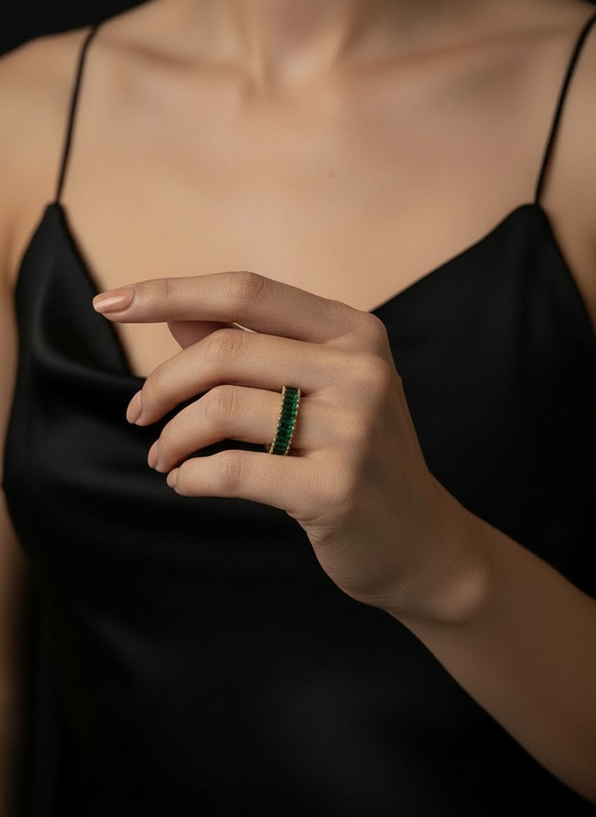 Valmont Accessories Kadın Gold Renk Zümrüt Yeşili Baget Taşlı Tamtur Yüzük