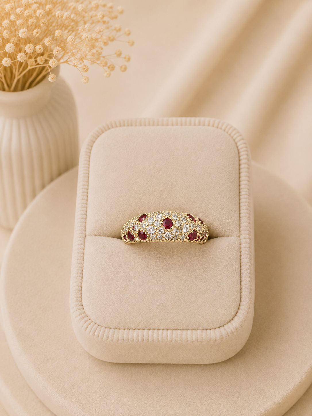Valmont Accessories Kadın Gold Renk Fuşya Pembe ve Beyaz Taşlı Bombeli Yüzük