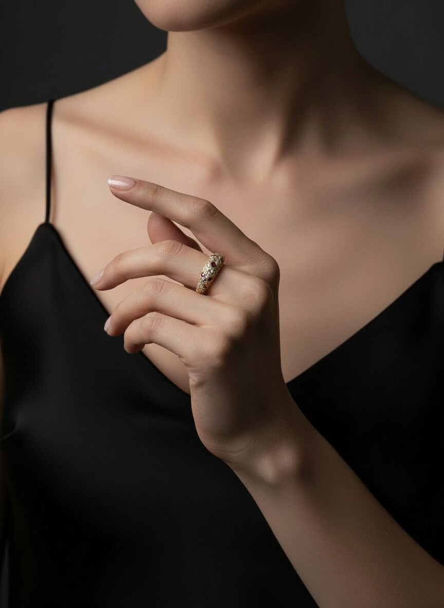 Valmont Accessories Kadın Gold Renk Fuşya Pembe ve Beyaz Taşlı Bombeli Yüzük