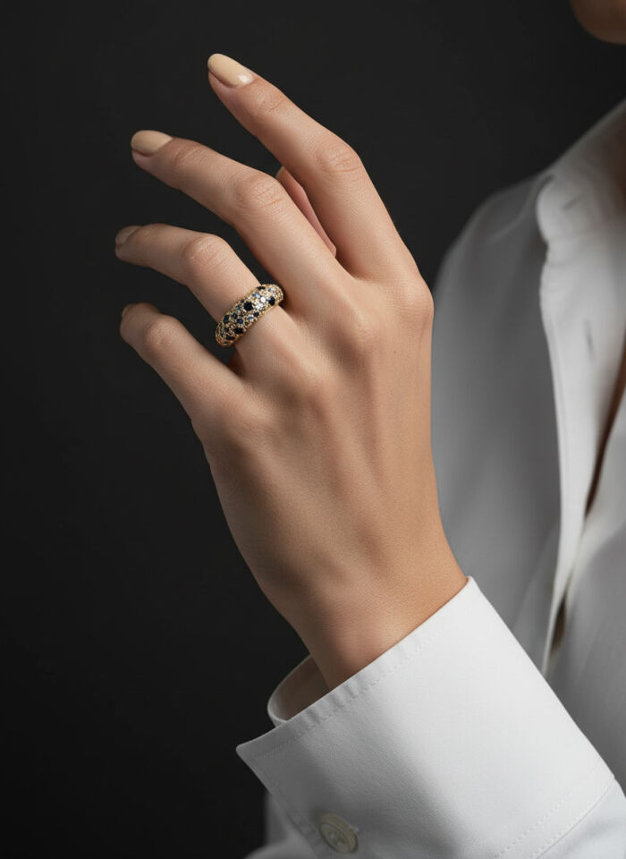 Valmont Accessories Kadın Gold Renk Lacivert ve Beyaz Taşlı Bombeli Yüzük