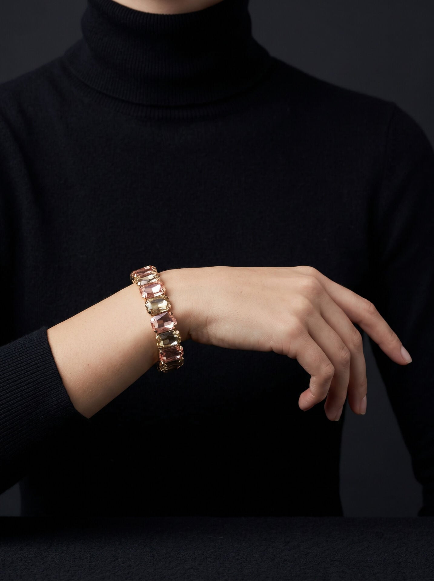 Valmont Accessories Kadın Altın Renk Pembe Yeşil Baget Taşlı Bileklik