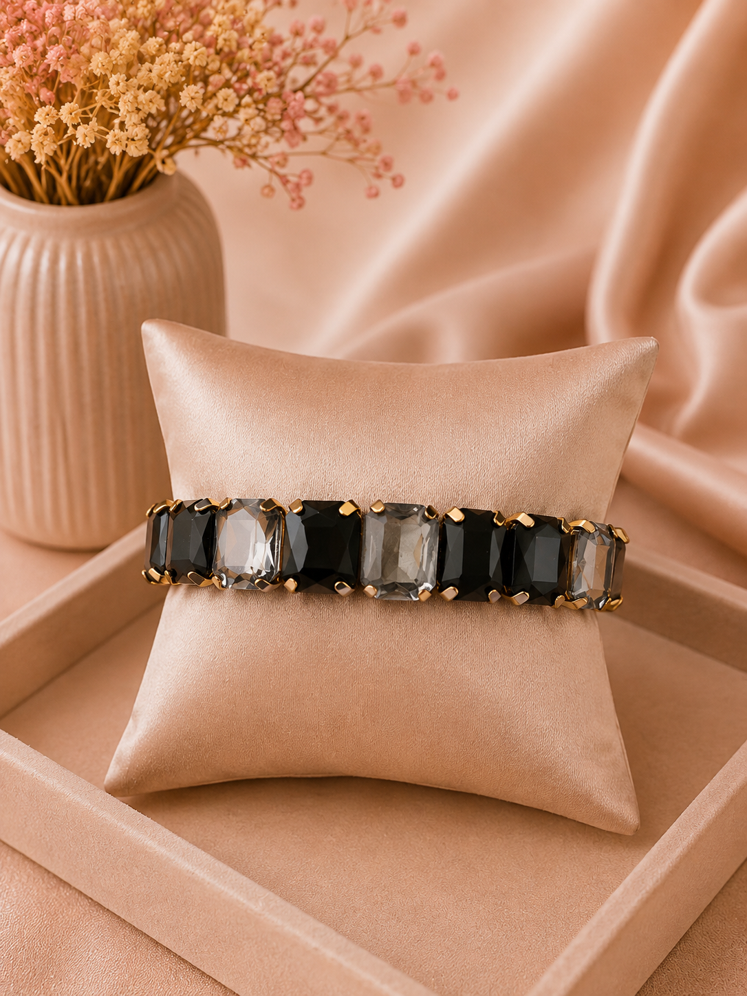 Valmont Accessories Kadın Altın Renk Siyah-Antrasit Baget Taşlı Bileklik