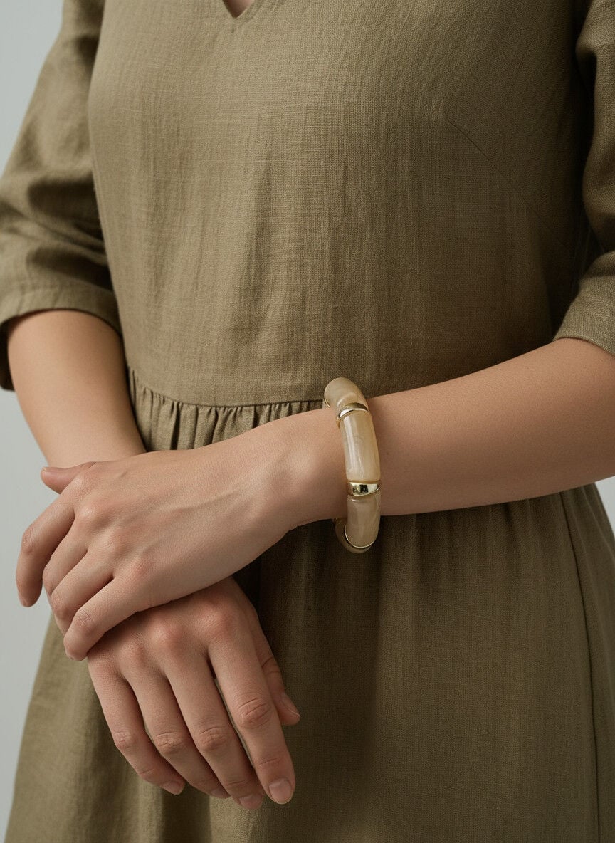 Valmont Accessories Kadın Gold Renk Bej Mermer Desenli Kalın Bileklik