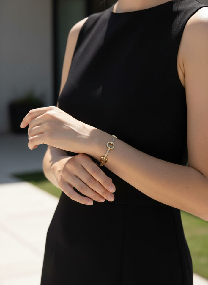 Valmont Accessories Kadın Gold Renk Zirkon Taşlı Kare Halkalı Bileklik