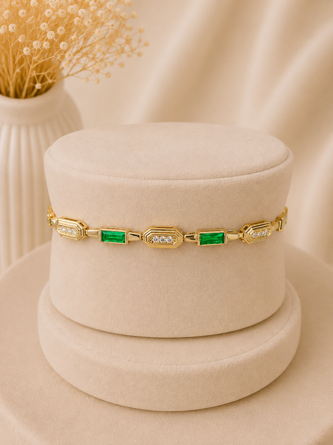 Valmont Accessories Kadın Gold Renk Yeşil Baget Taşlı Geometrik Bileklik