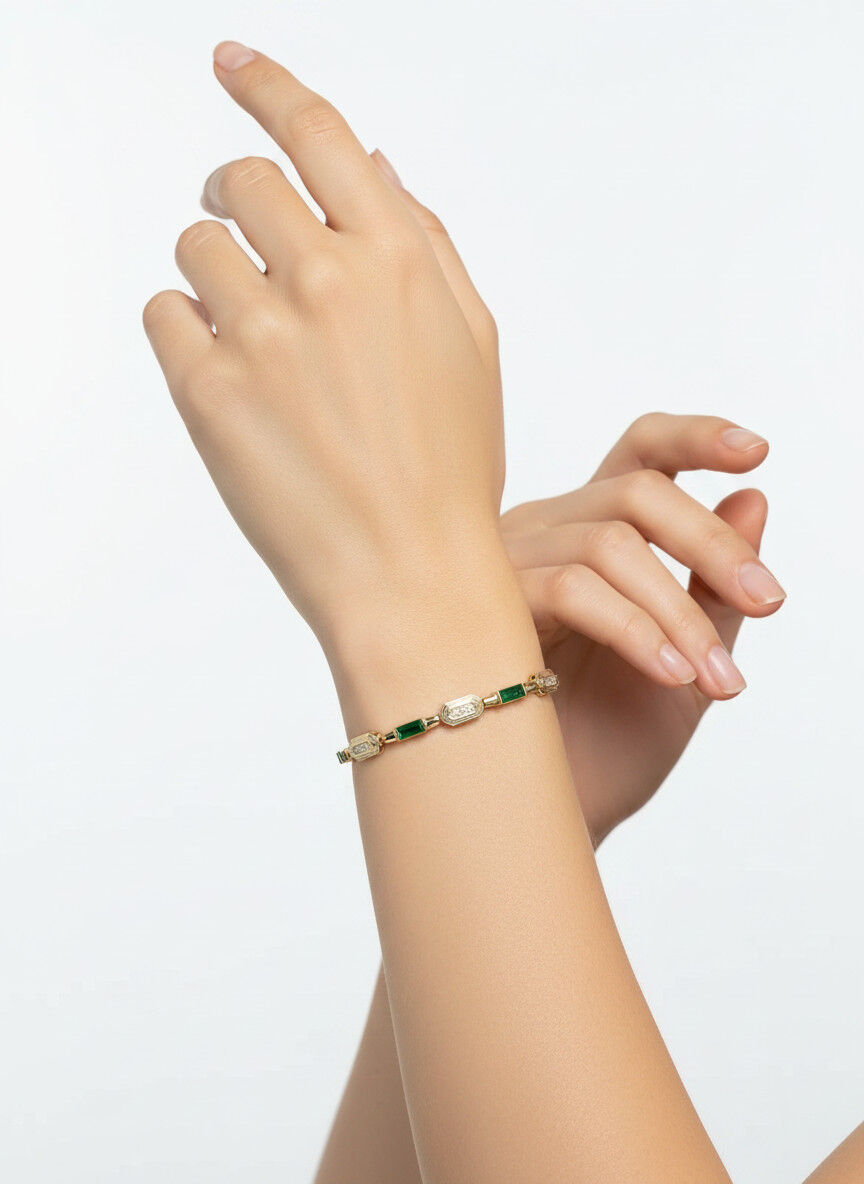 Valmont Accessories Kadın Gold Renk Yeşil Baget Taşlı Geometrik Bileklik