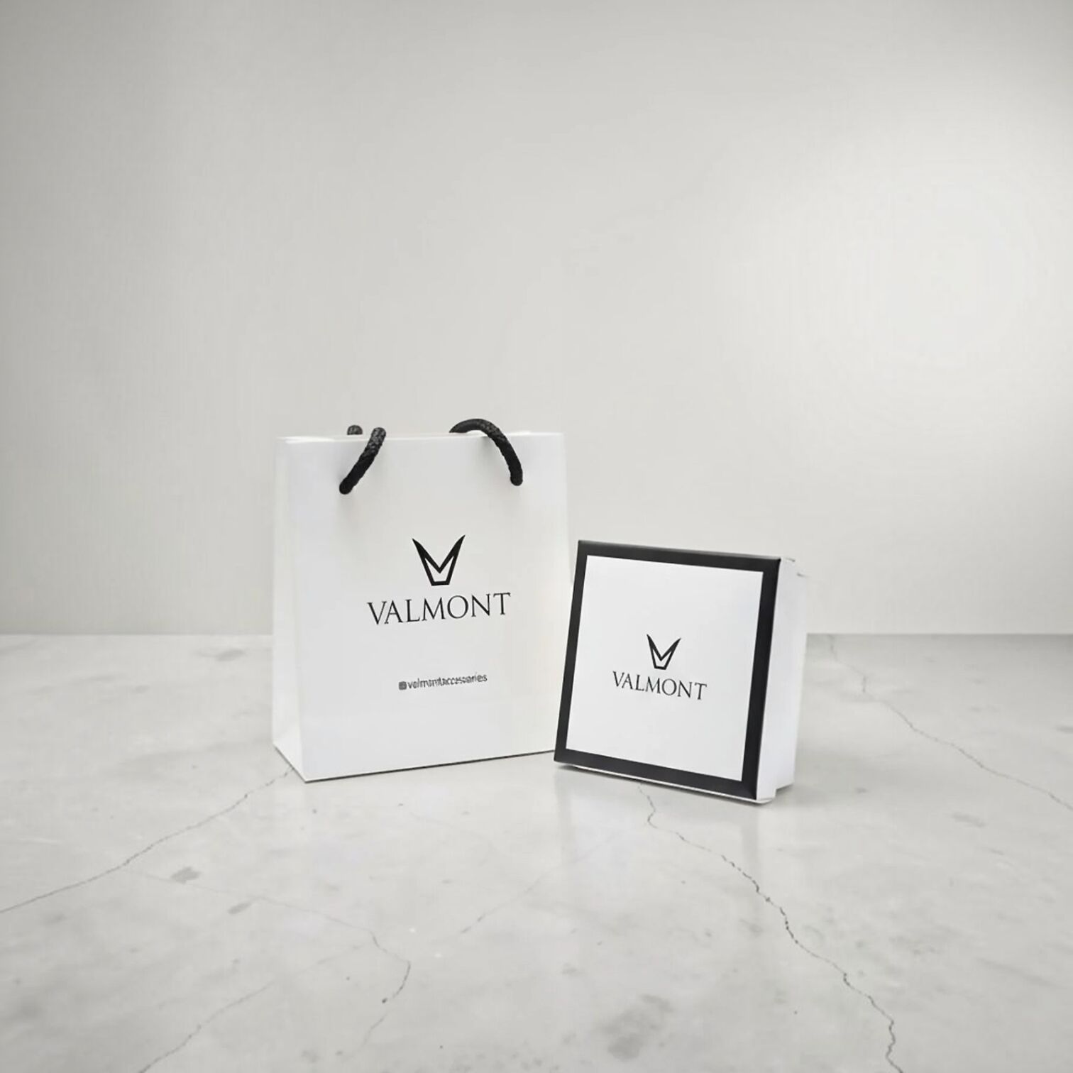 Valmont Accessories Kadın Gold Renk Renkli Baget Taşlı Zincir Bileklik